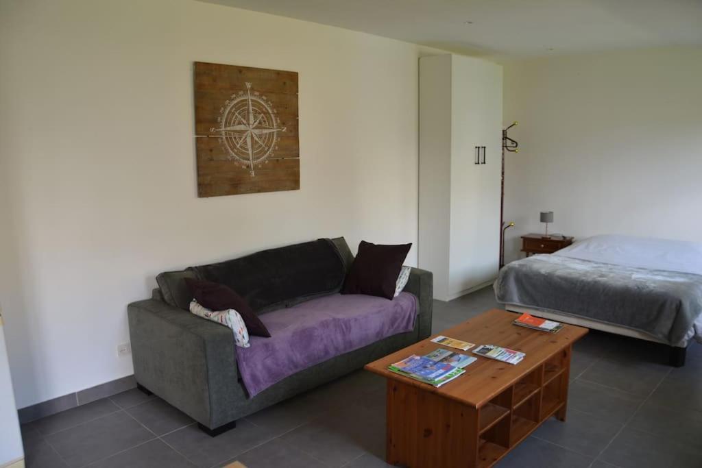Grand Studio Independant Avec Jardin กูสซานวิลล์ ภายนอก รูปภาพ